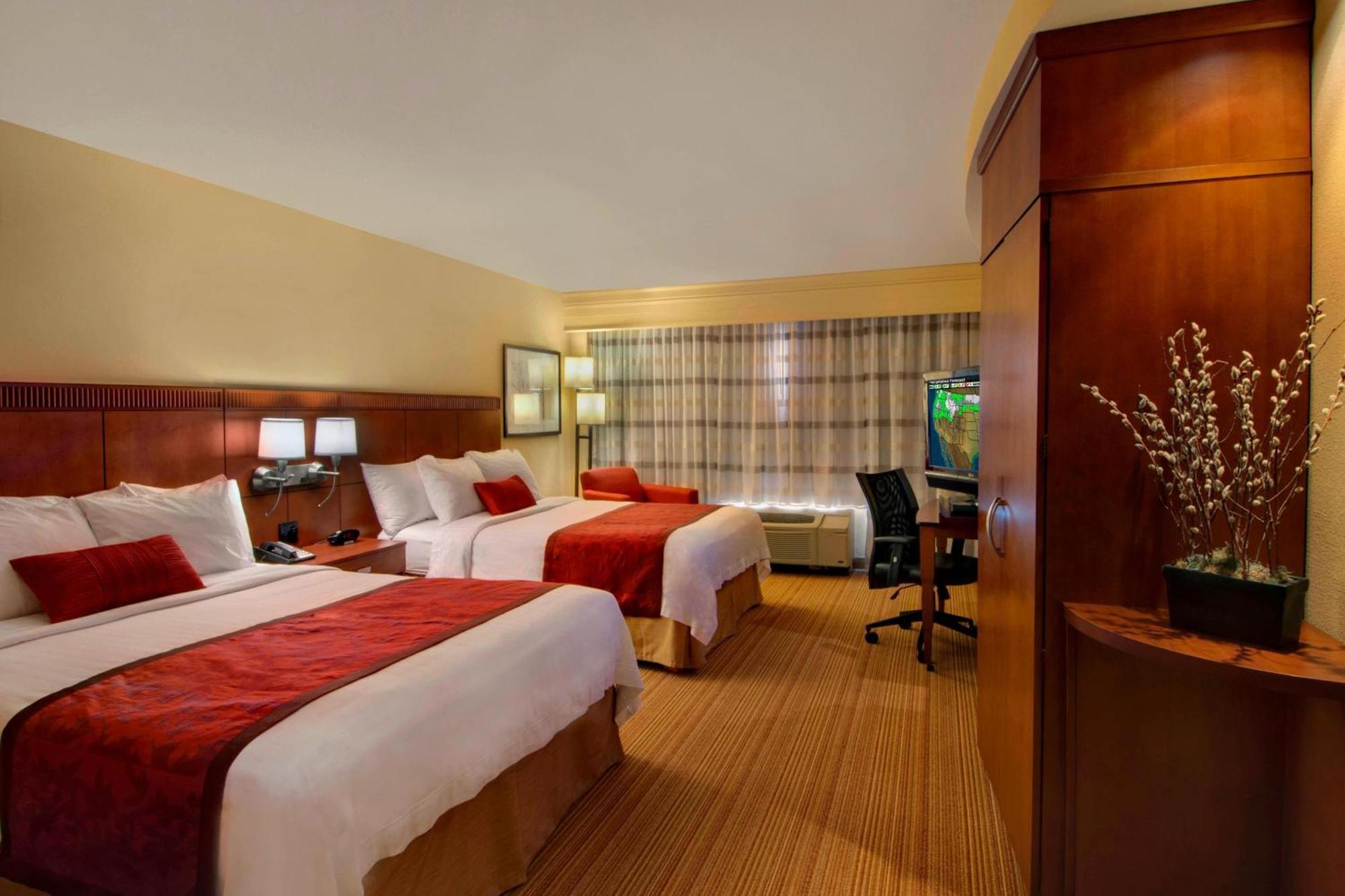 Hotel Courtyard By Marriott Madison East Exterior foto